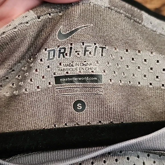 Nike Dri-Fit Athletic Top Size S - Picture 7 of 7